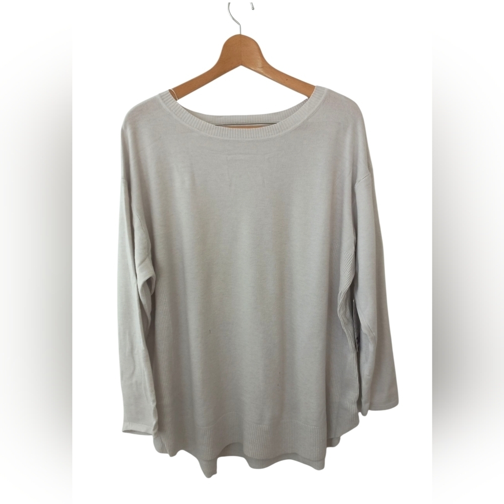 Cyrus Women's Soft Silver Knit Top Size 2X US